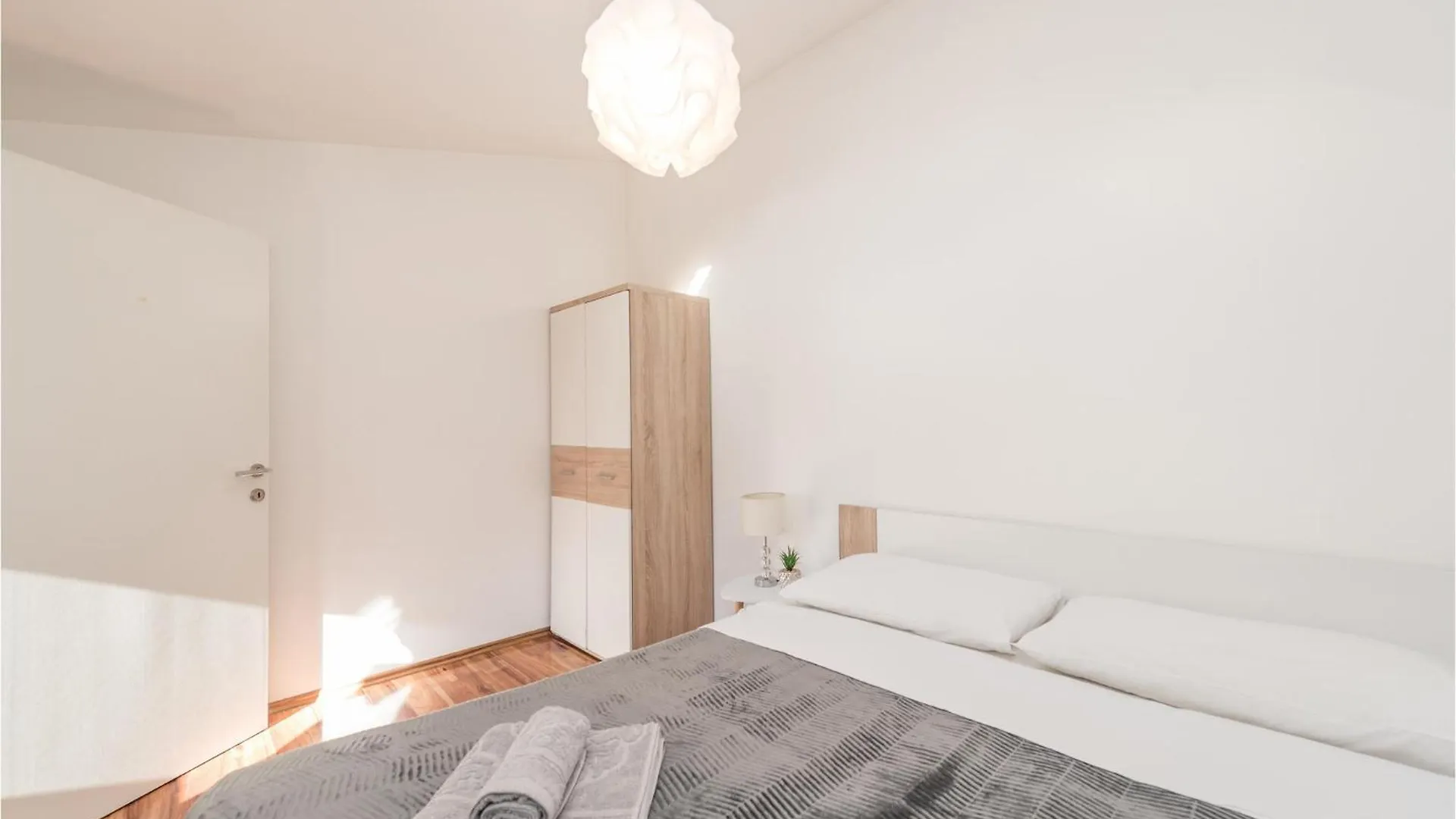Cozy Home In Pakostane With Kitchen Ferienhaus