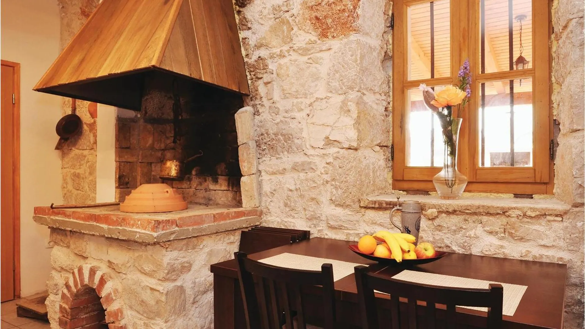 Casa de Férias Cozy Home In Pakostane With Kitchen