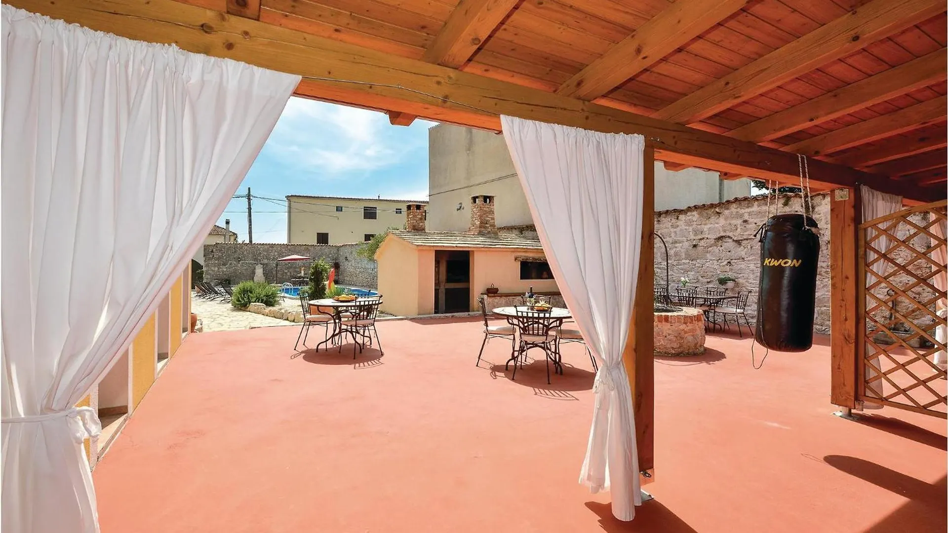 Cozy Home In Pakostane With Kitchen Ferienhaus