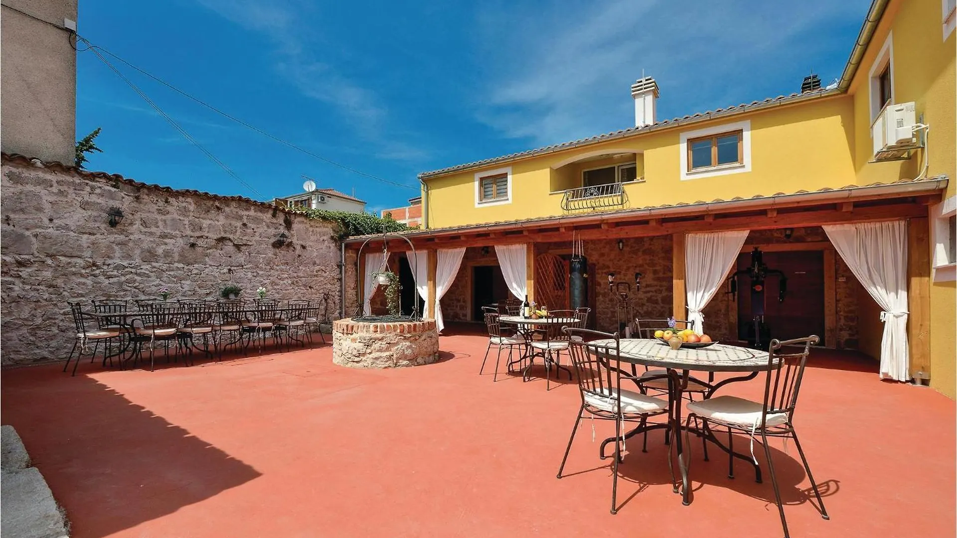 Cozy Home In Pakostane With Kitchen